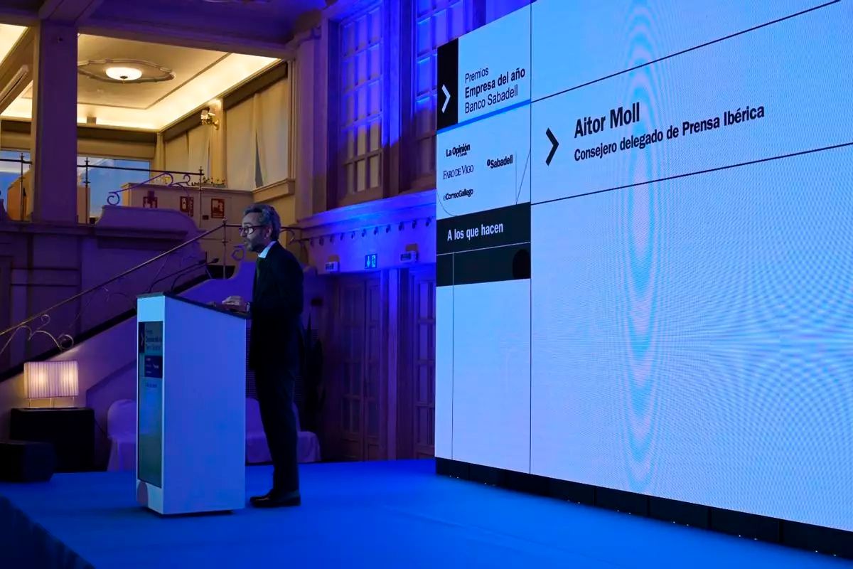 El consejero delegado de Prensa Ibérica, Aitor Moll, durante su intervención en la apertura de la gala. / Carlos Pardellas / Casteleiro / Gus de la Paz